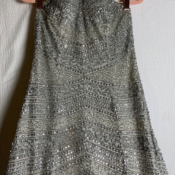 Aidan Mattox US sz 4 formal gown prom, banquet silver sequins flowy and elegant - Picture 4 of 16